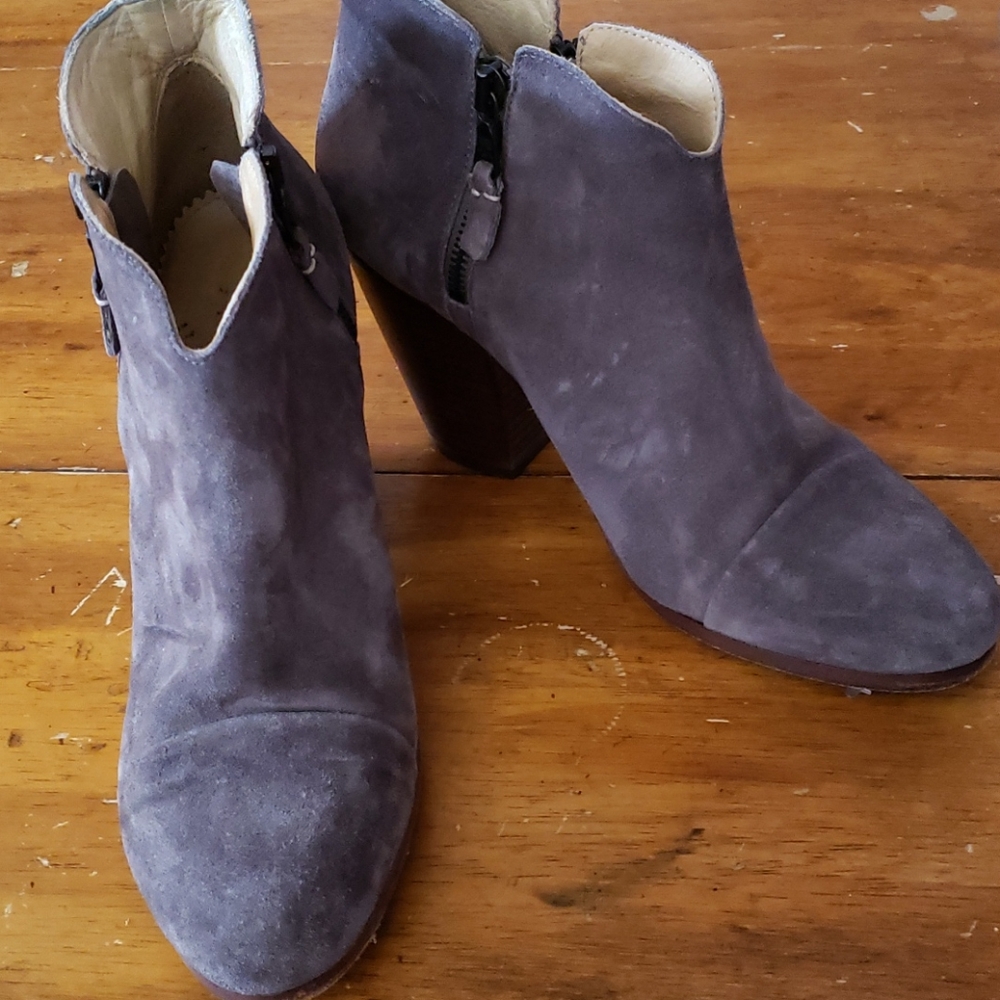 Like new Margot Suede Booties